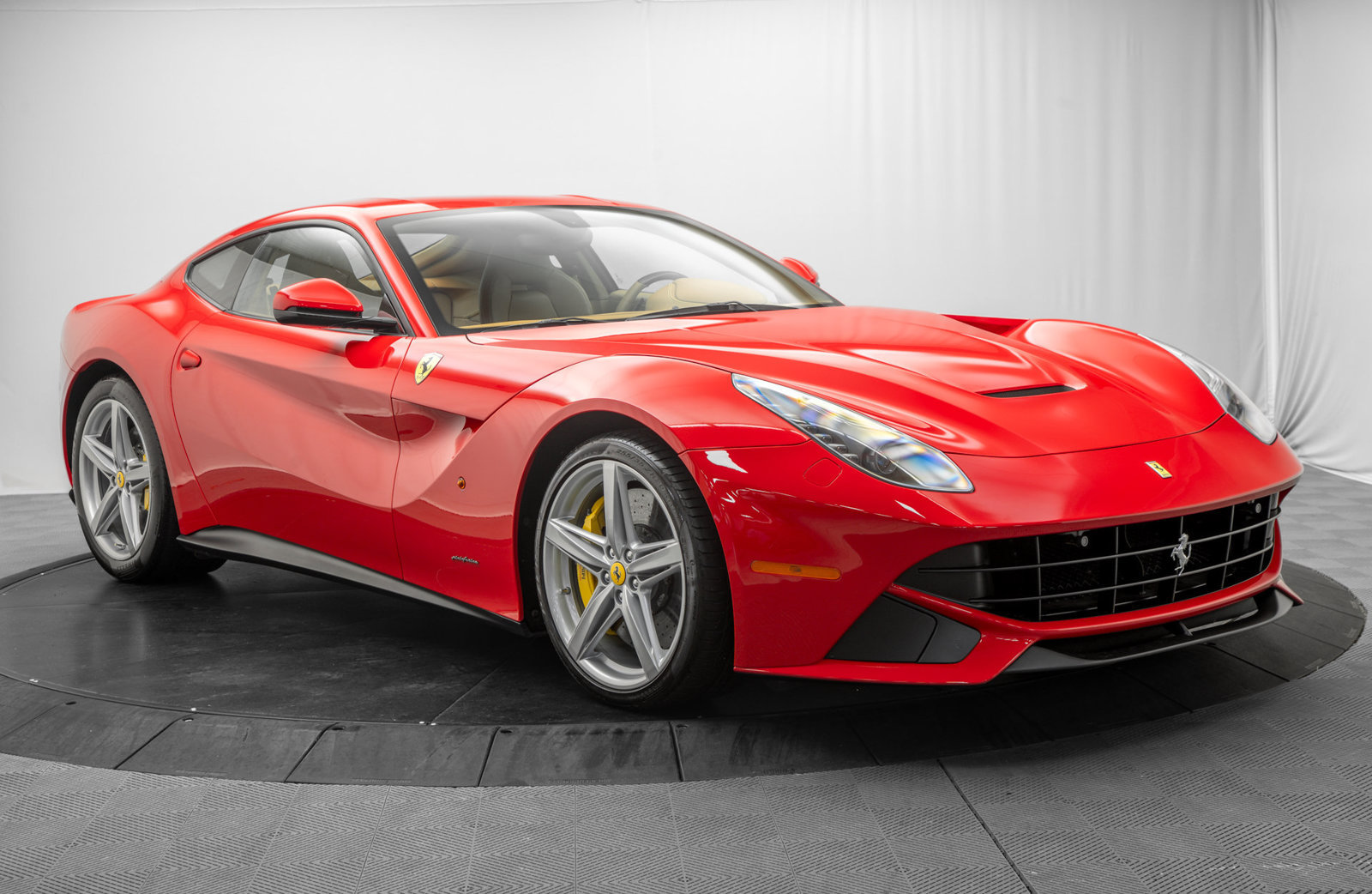 Used 2016 Ferrari F12 Berlinetta RWD image 9