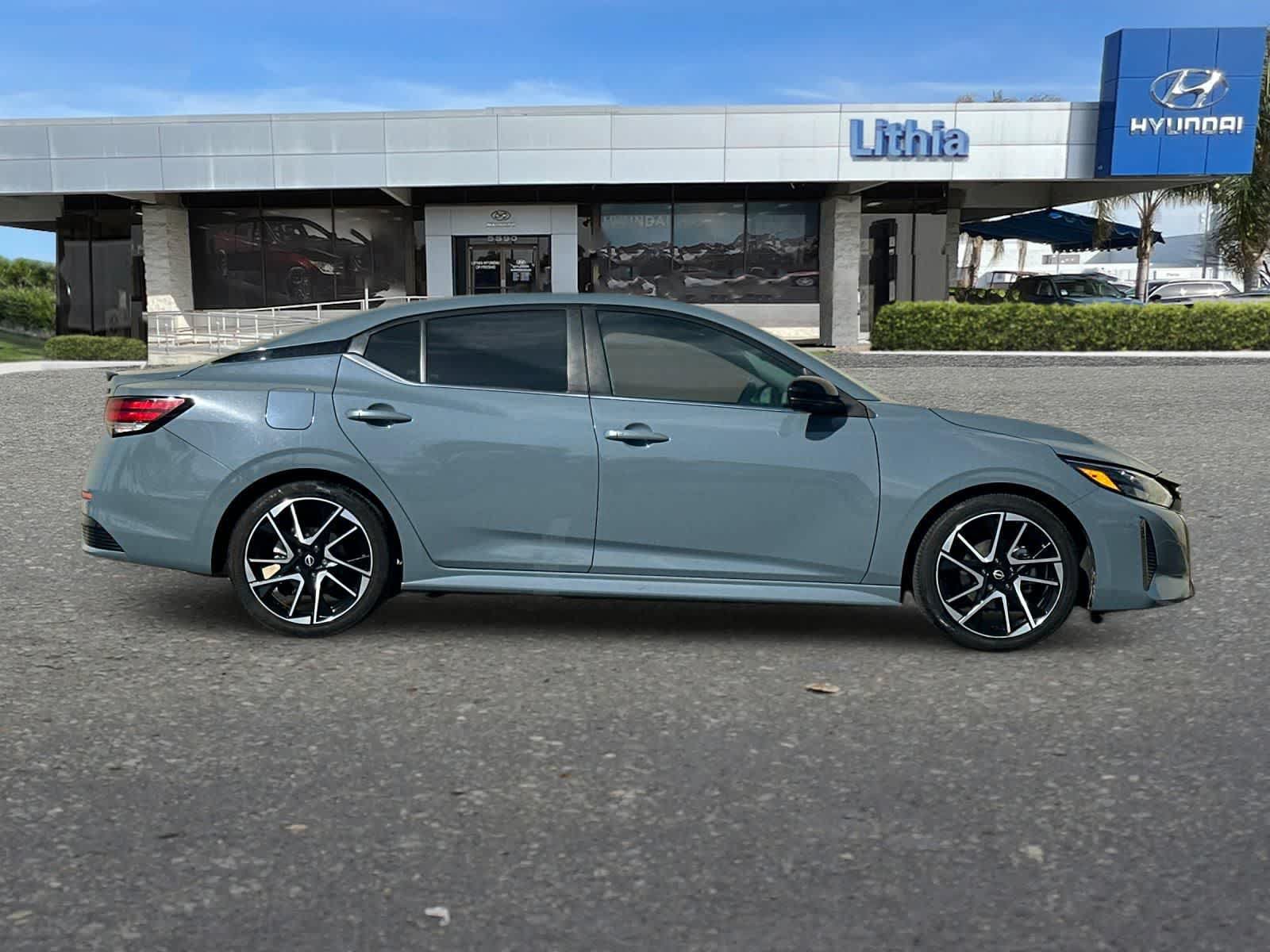 Used 2024 Nissan Sentra SR w/ SR Premium Package FWD image 9