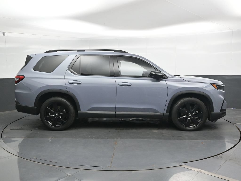 Used 2025 Honda Pilot Black Edition image 3