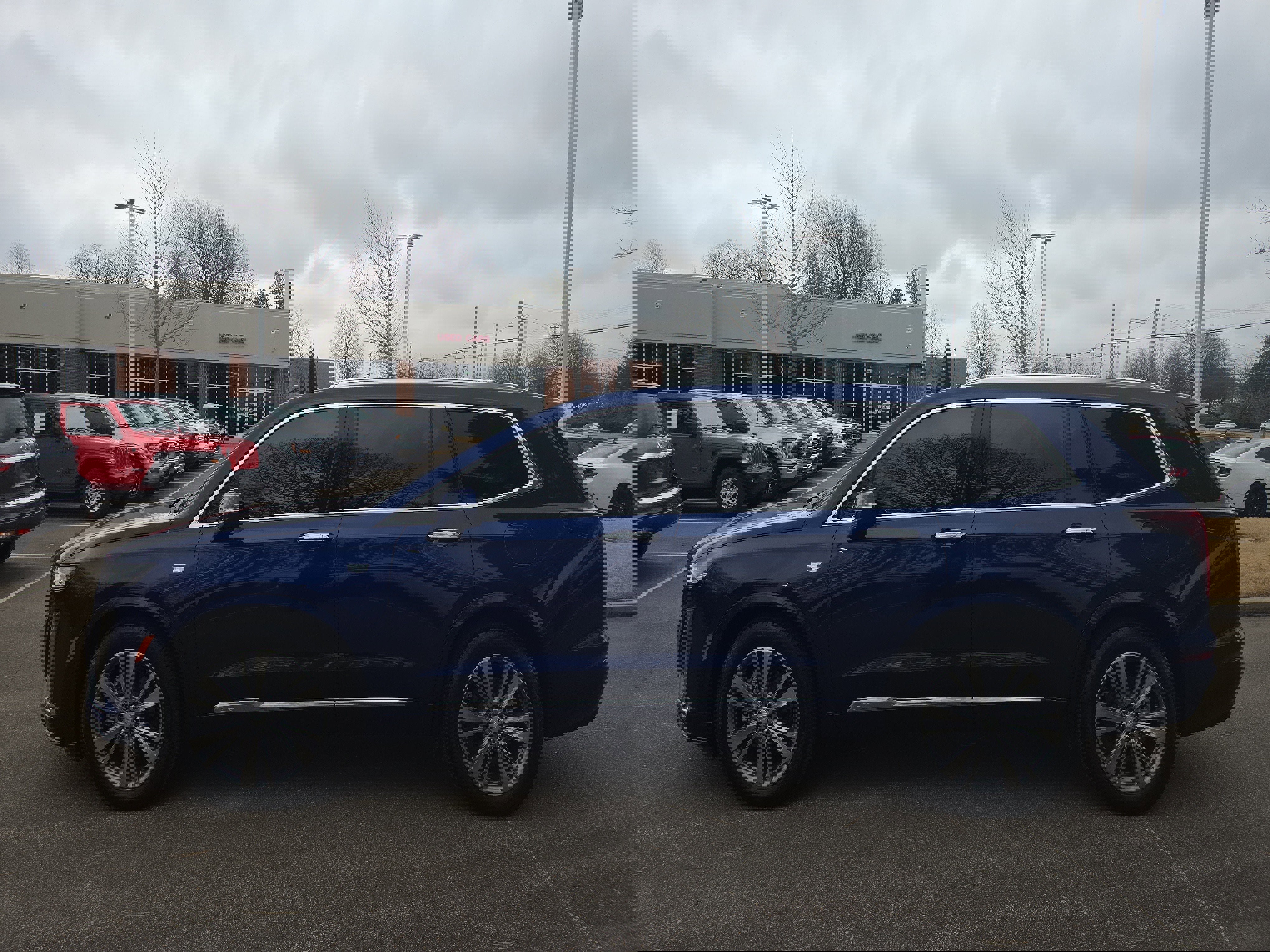 Used 2025 Cadillac XT6 Premium Luxury w/ Technology Package image 2