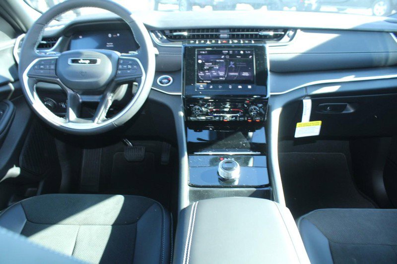 New 2025 Jeep Grand Cherokee Altitude w/ Trailer Tow Package image 5