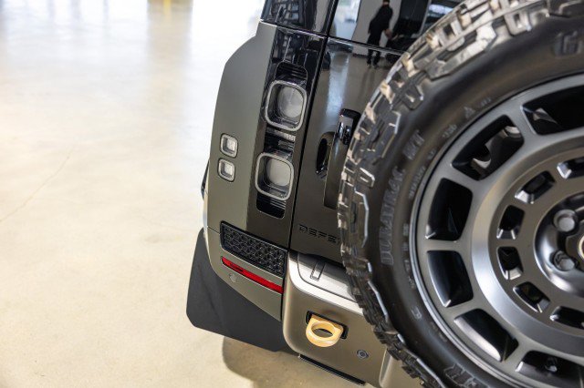 Used 2025 Land Rover Defender 110 AWD/4WD image 17