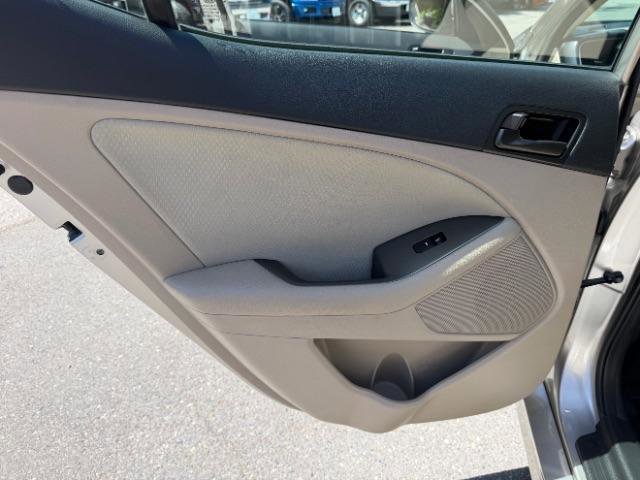 Used 2015 Kia Optima LX FWD image 25