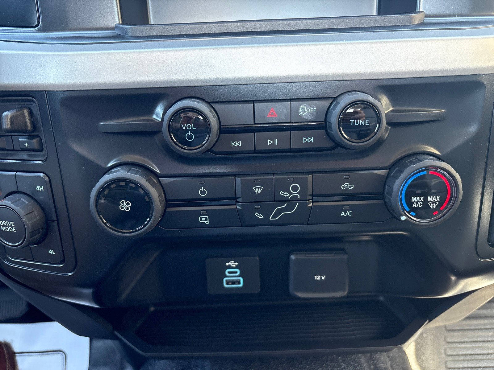 New 2026 Ford F250 XL w/ XL Chrome Package image 19