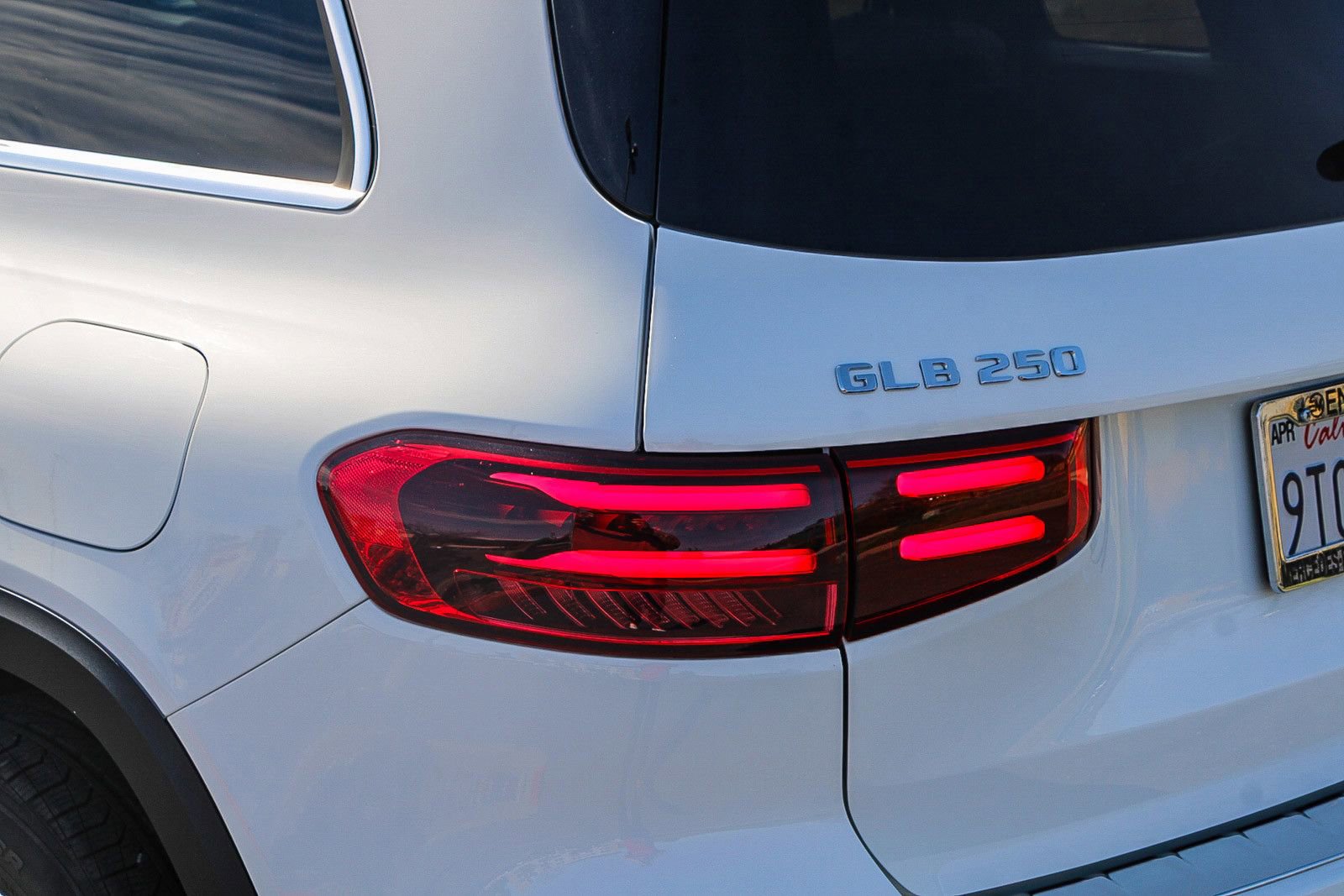 Used 2025 Mercedes-Benz GLB 250 4MATIC image 11