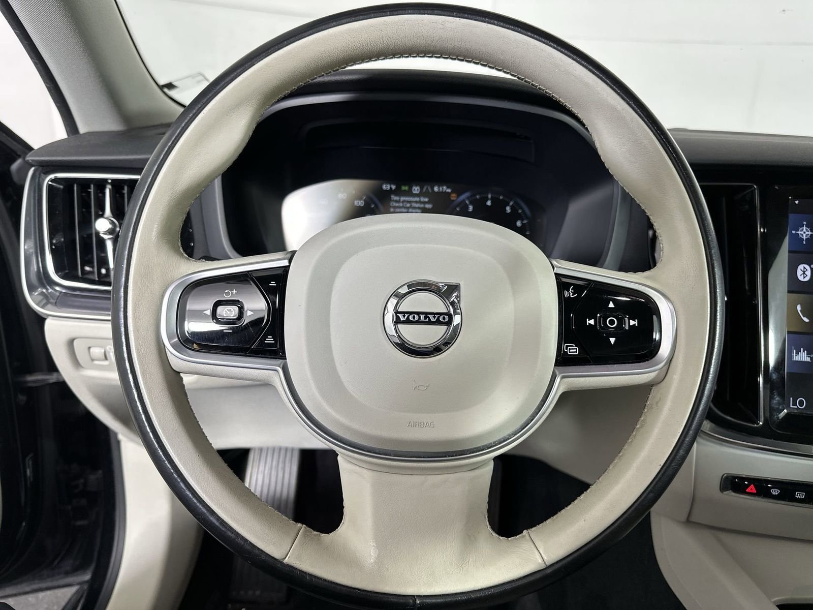 Used 2020 Volvo S60 T6 Momentum w/ Protection Package Premier image 15