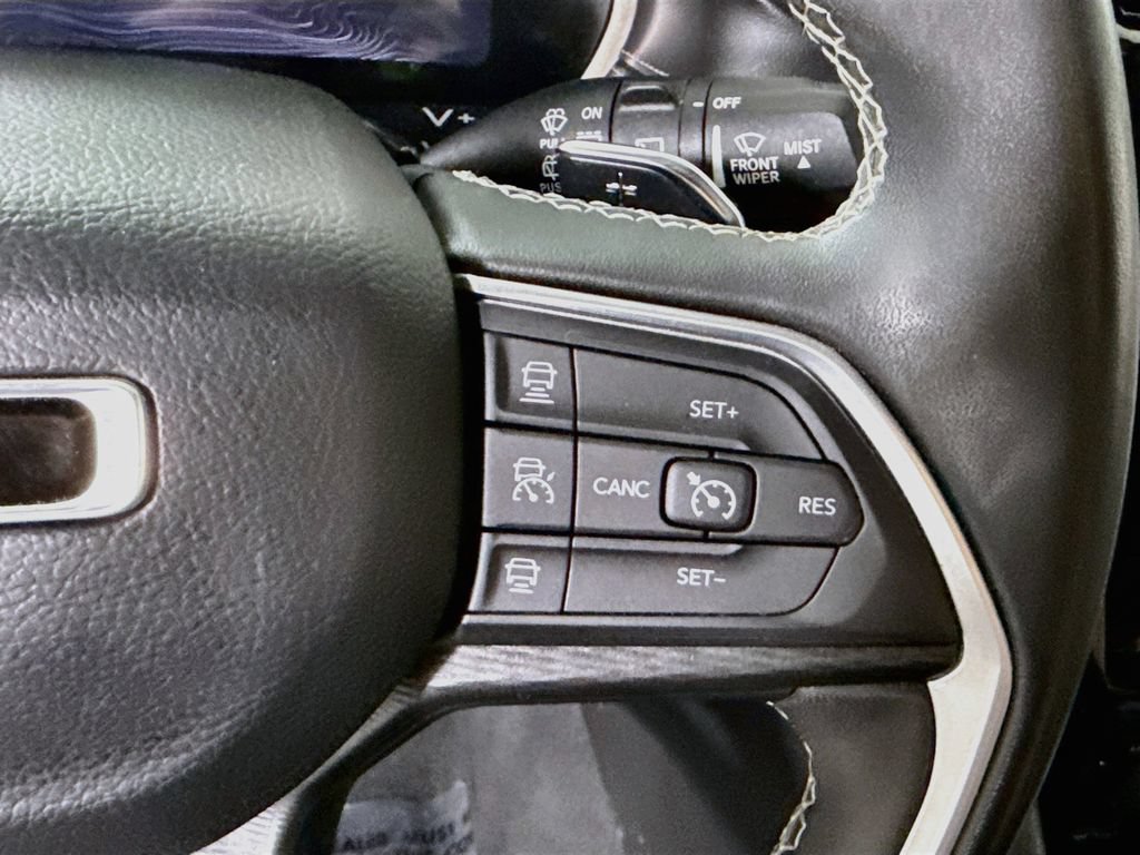 Used 2023 Jeep Grand Cherokee L Laredo AWD/4WD image 20