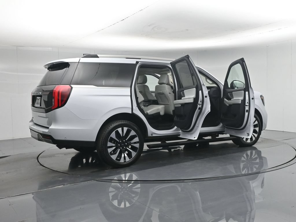 Used 2025 Ford Expedition Platinum w/ Driver's Package AWD/4WD image 6