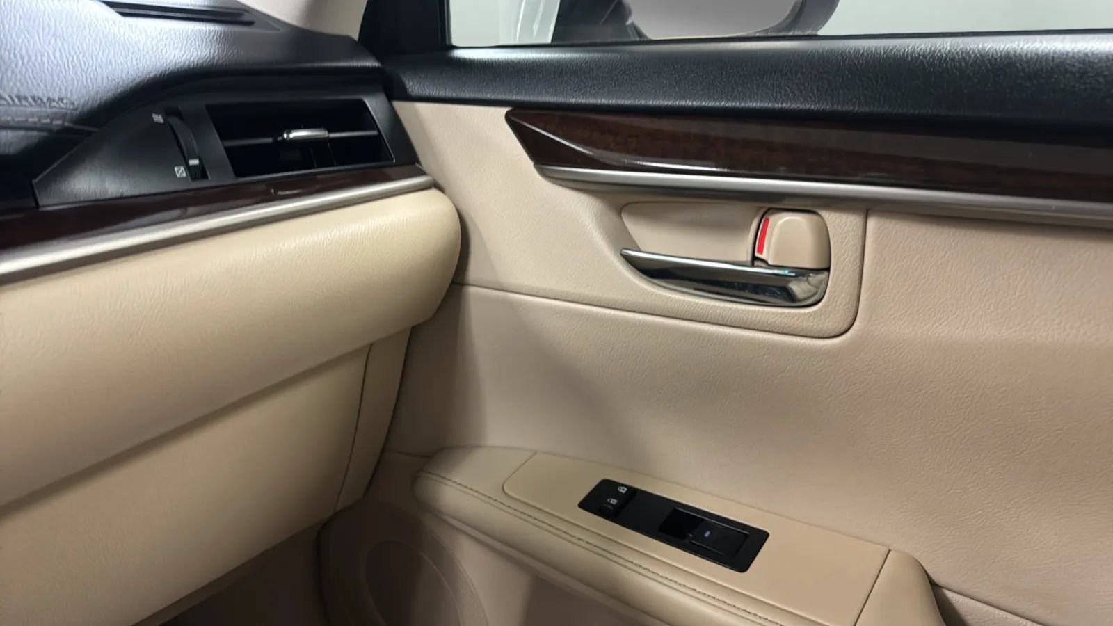 Used 2015 Lexus ES 350 w/ Luxury Package FWD image 17