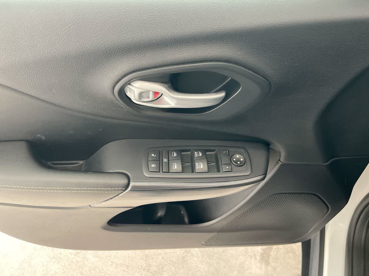 Used 2016 Jeep Cherokee Limited FWD image 13