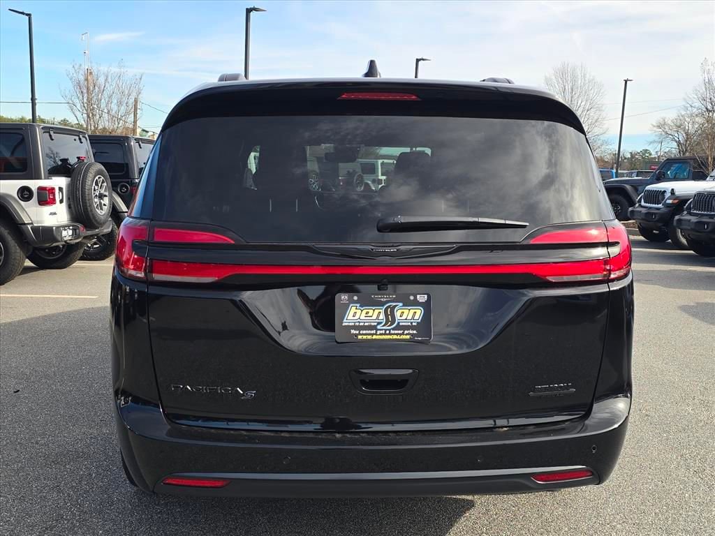New 2026 Chrysler Pacifica Select w/ S Appearance Package FWD image 14