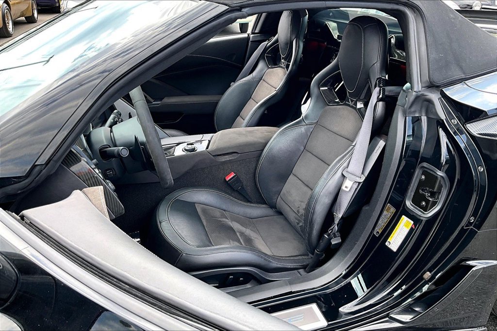 Used 2016 Chevrolet Corvette Z06 w/ 3LZ Preferred Equipment Group RWD image 23