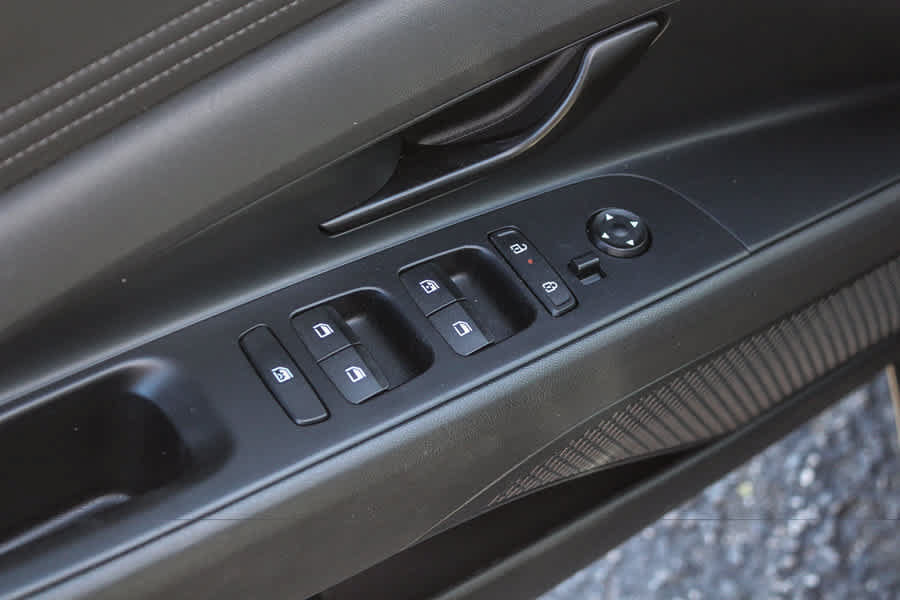 Certified 2025 Hyundai Elantra SEL FWD image 26