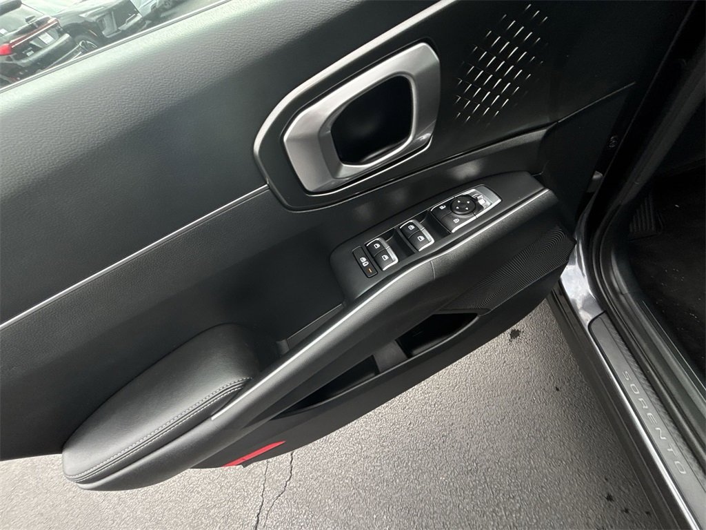 Used 2021 Kia Sorento S image 19