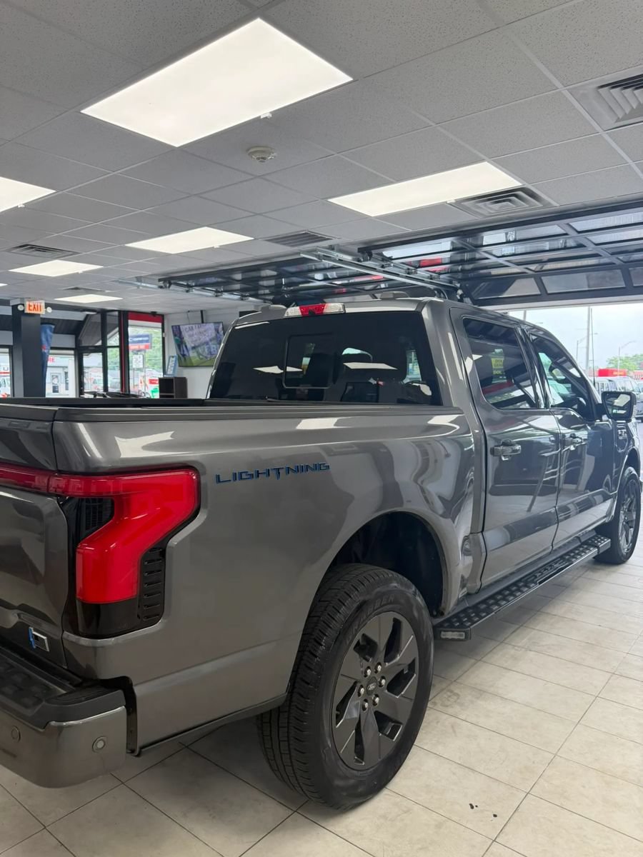 Used 2022 Ford F150 Lightning Lariat AWD/4WD image 5