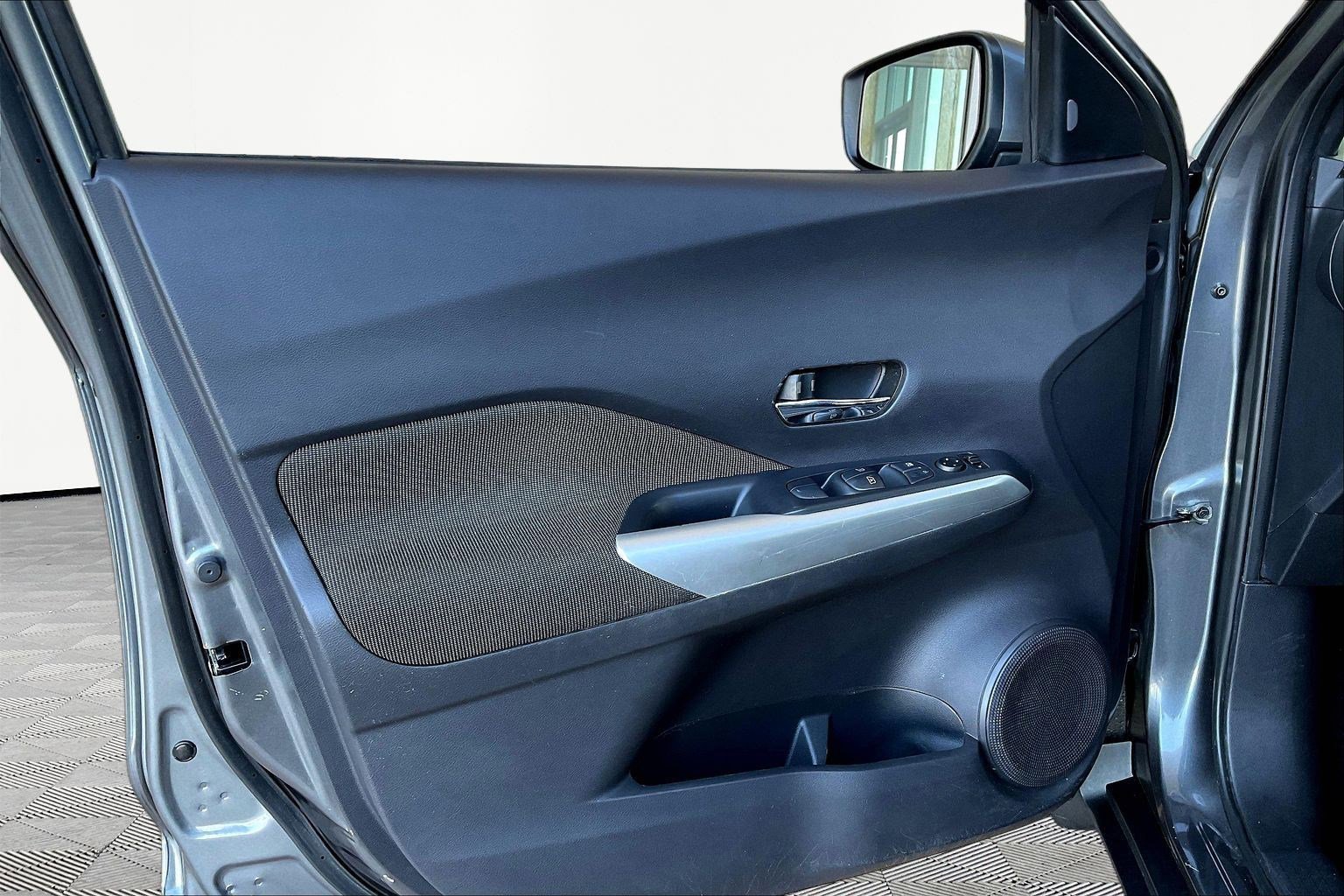 Used 2020 Nissan Kicks SV image 19