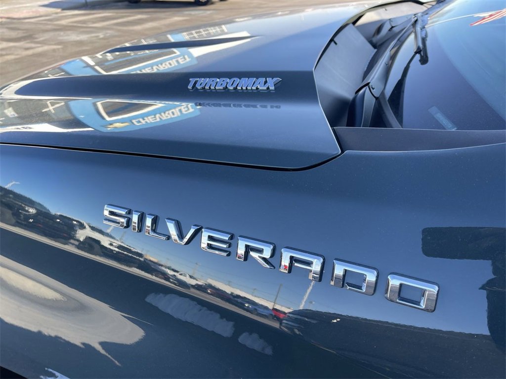 Used 2025 Chevrolet Silverado 1500 LT image 3