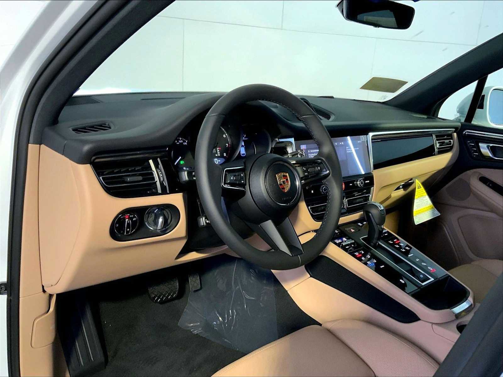 New 2025 Porsche Macan image 4