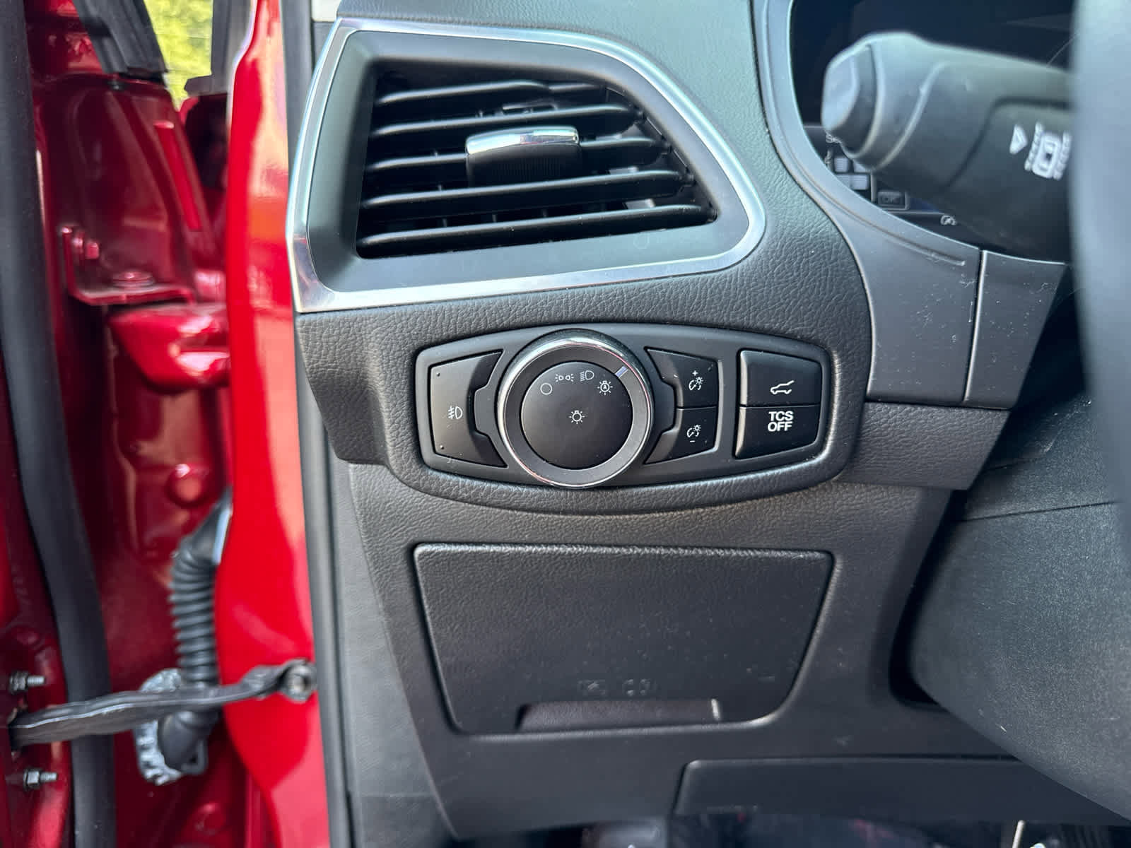 Certified 2024 Ford Edge Titanium image 11