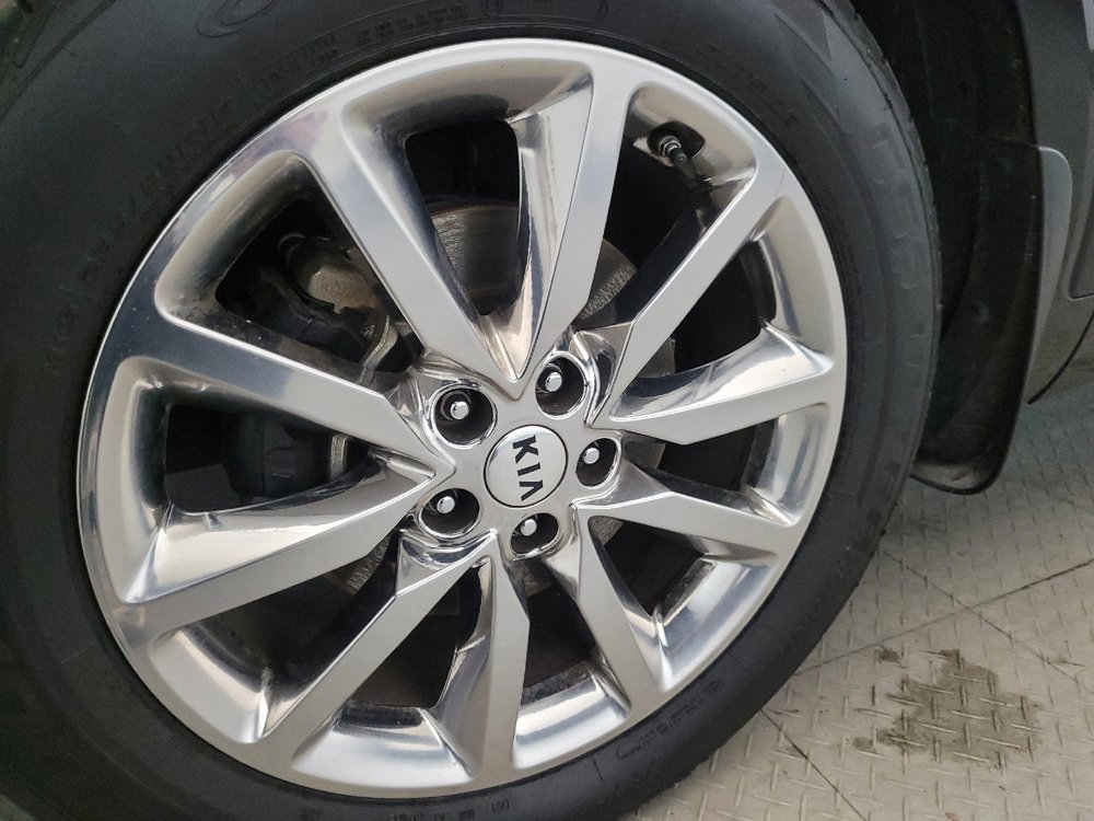 Used 2017 Kia Sorento SX image 31