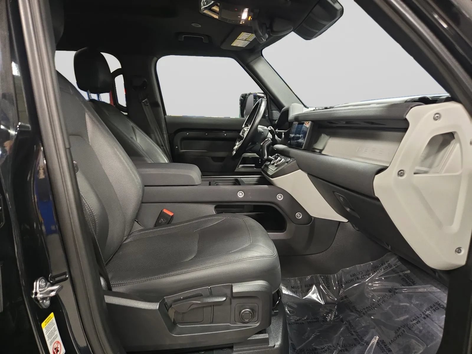 Used 2023 Land Rover Defender 110 S AWD/4WD image 32