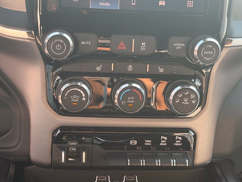 New 2026 RAM 3500 Big Horn AWD/4WD image 26
