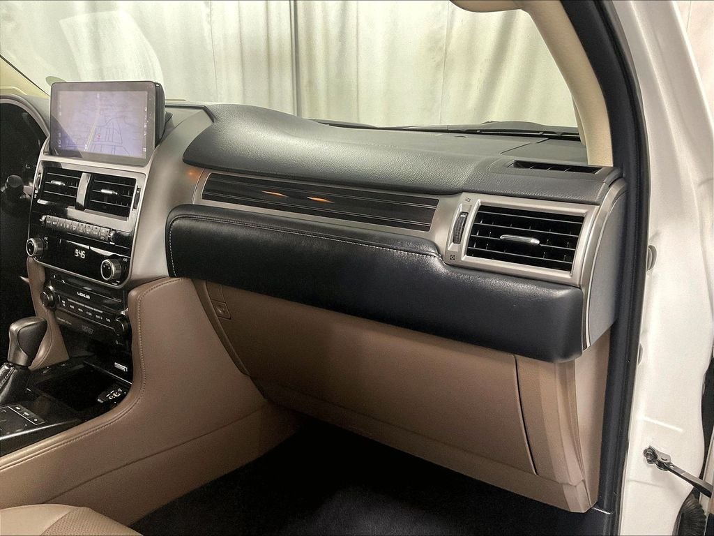 Used 2022 Lexus GX 460 Premium w/ Accessory Package AWD/4WD image 13