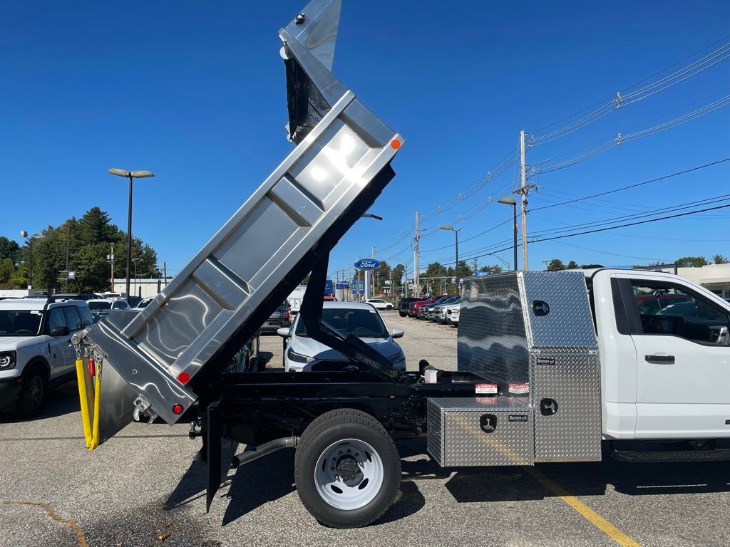 New 2025 Ford F550 4x4 Regular Cab Super Duty image 29