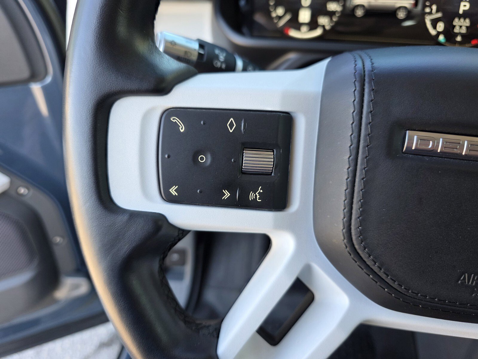 Used 2020 Land Rover Defender 110 HSE image 18