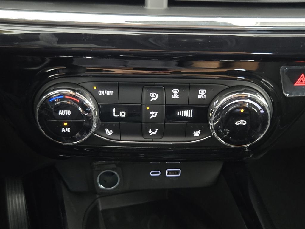 New 2026 Chevrolet Trax RS w/ Sunroof Package FWD image 20