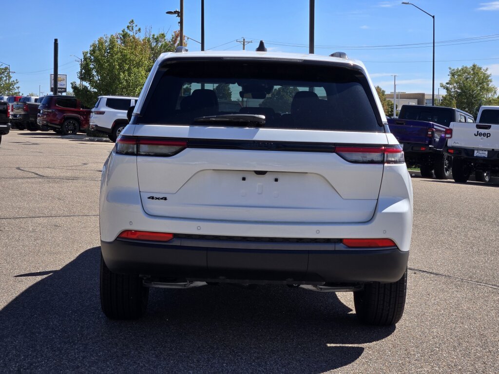 New 2027 Jeep Grand Cherokee Altitude AWD/4WD image 4
