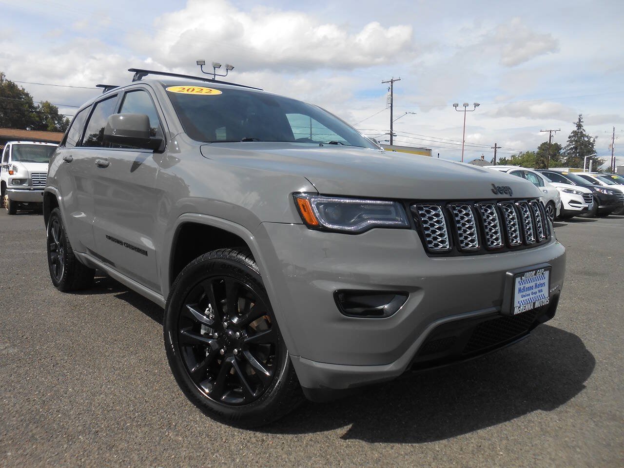 Used 2022 Jeep Grand Cherokee Laredo X AWD/4WD image 1
