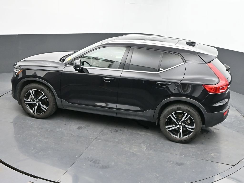 Used 2025 Volvo XC40 B5 Core AWD/4WD image 17