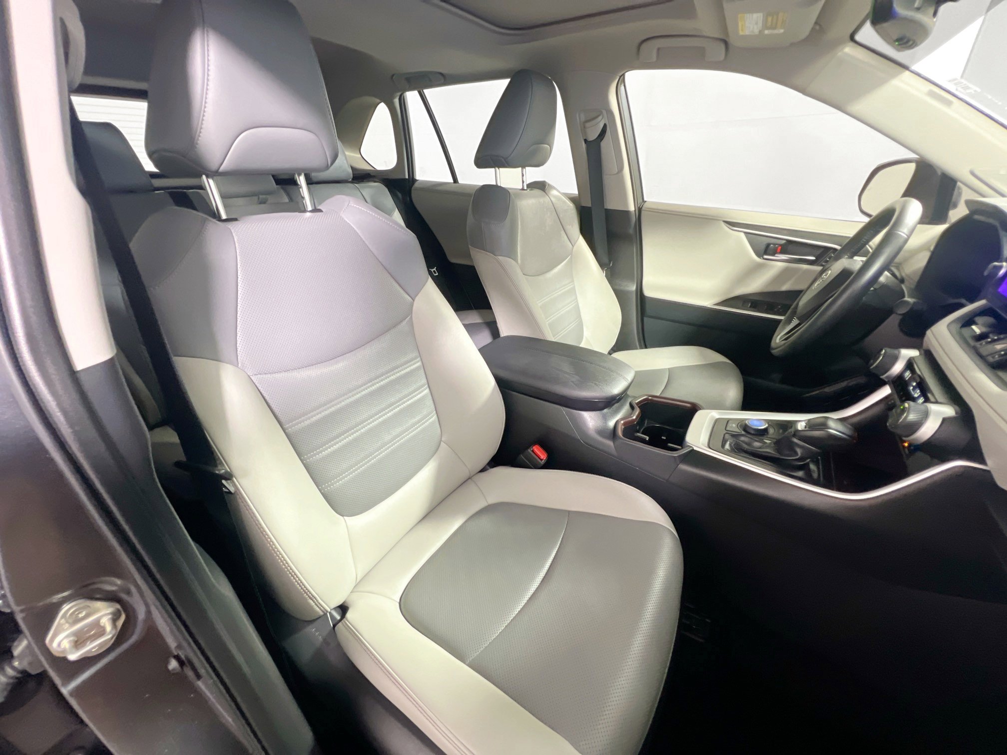 Used 2024 Toyota RAV4 Limited image 31