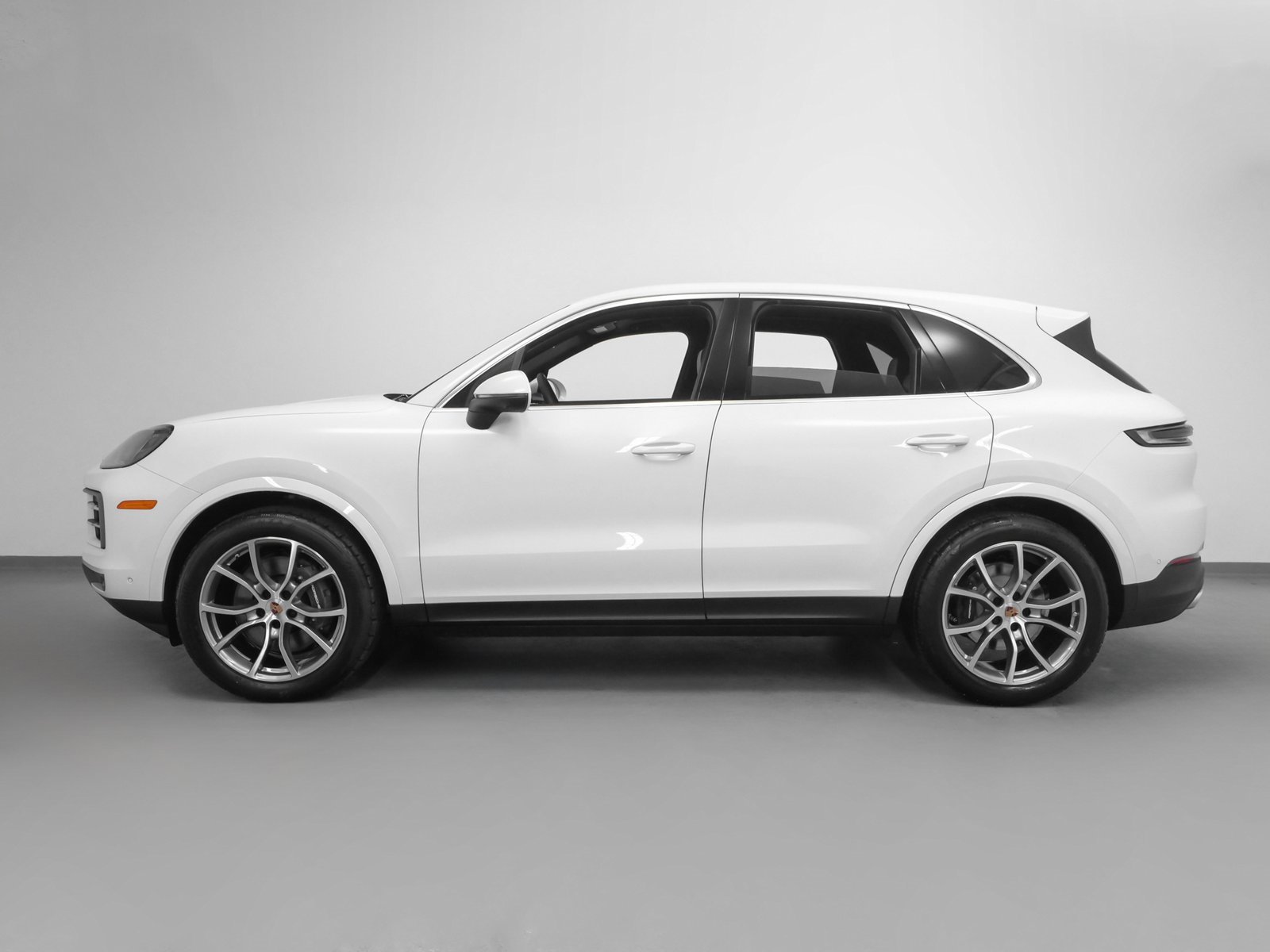 Used 2025 Porsche Cayenne image 2