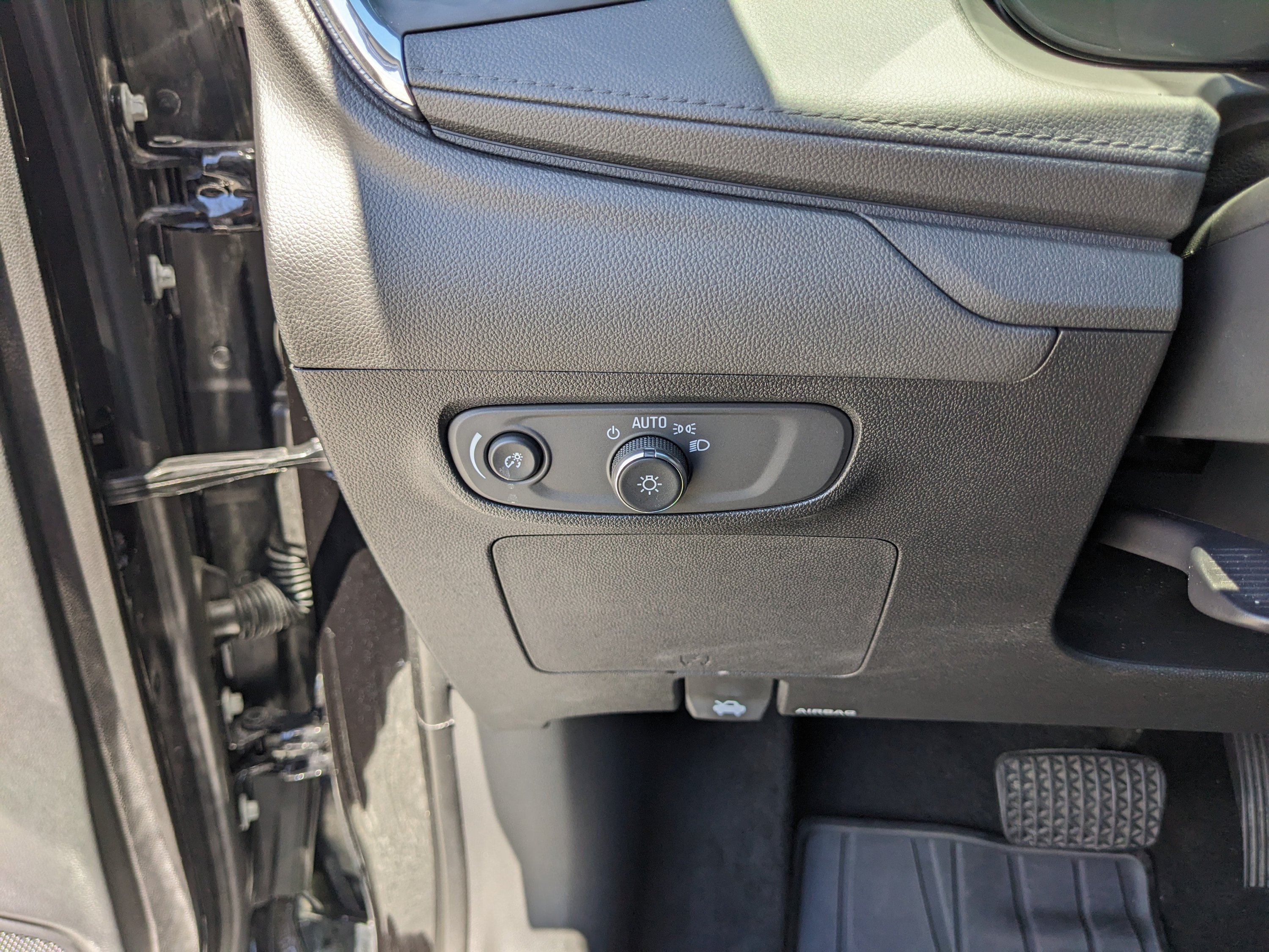 Used 2025 Buick Encore GX Sport Touring w/ Comfort Package FWD image 31
