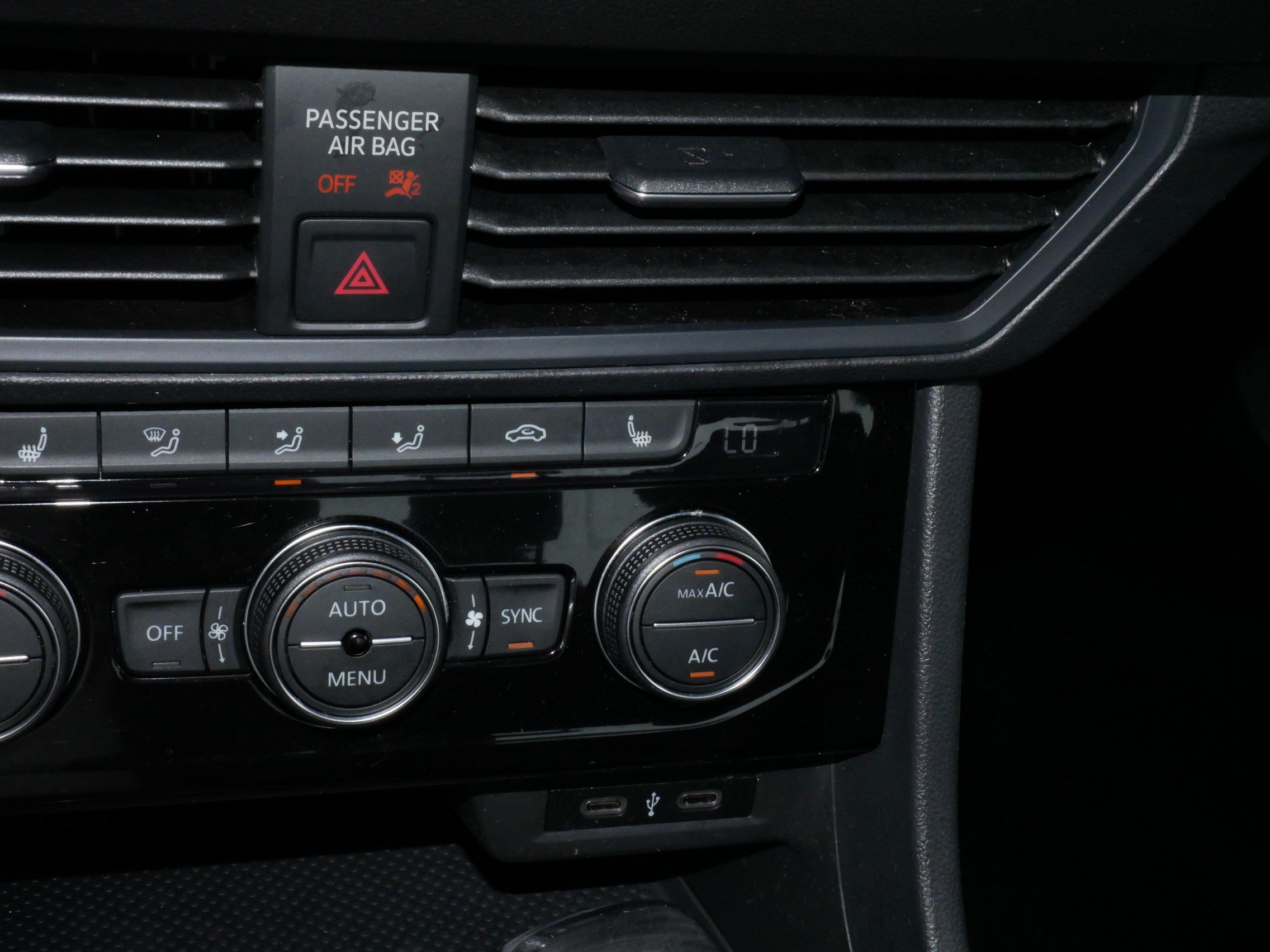 Certified 2023 Volkswagen Jetta SE w/ Panoramic Sunroof Package FWD image 29