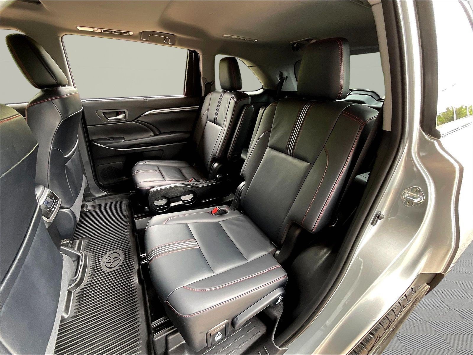 Used 2019 Toyota Highlander SE AWD/4WD image 22