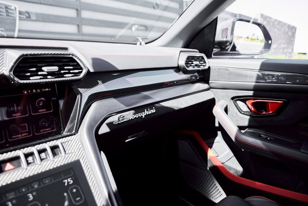 Used 2024 Lamborghini Urus Performante AWD/4WD image 90
