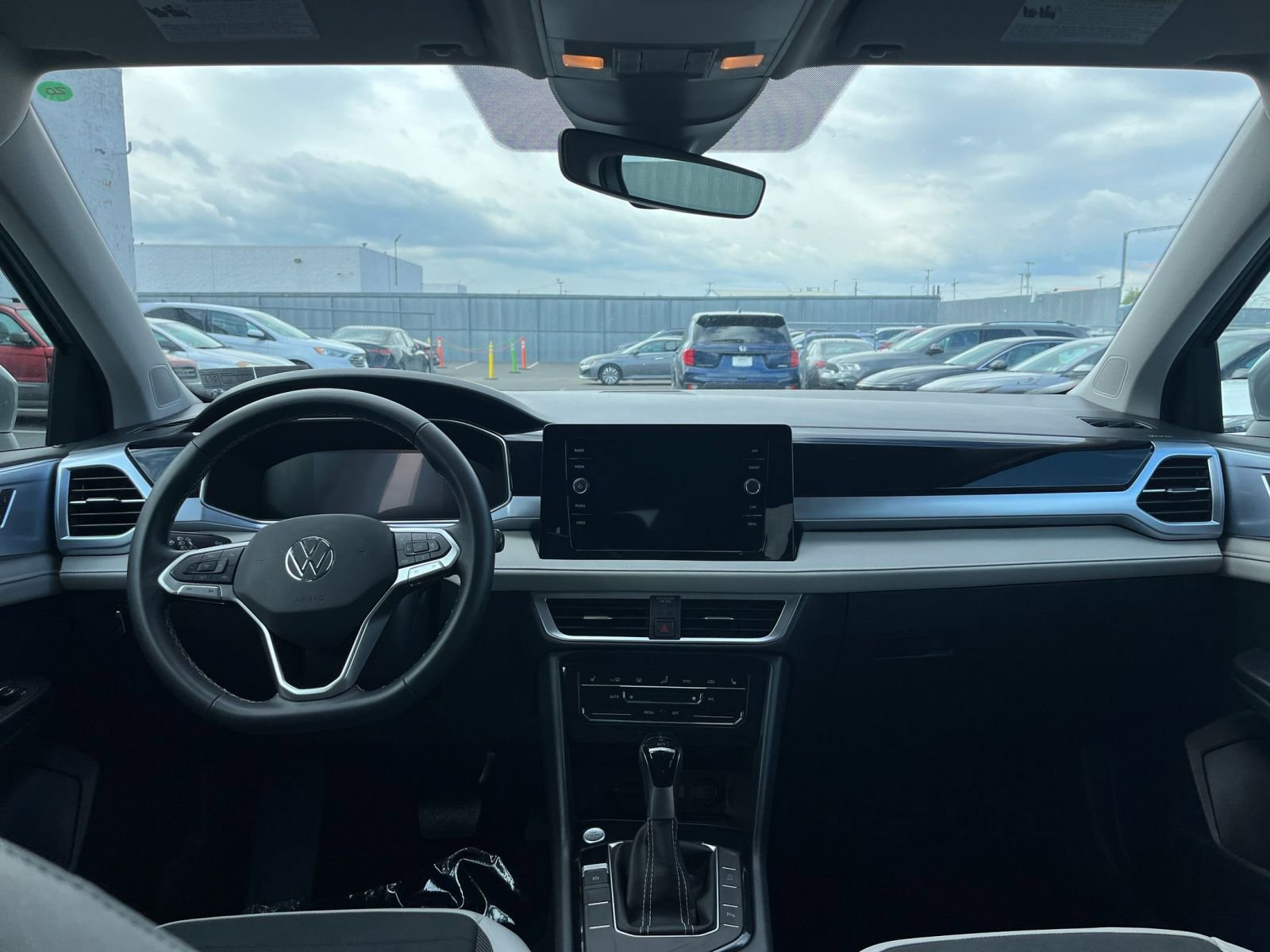 Used 2025 Volkswagen Taos SE FWD image 33