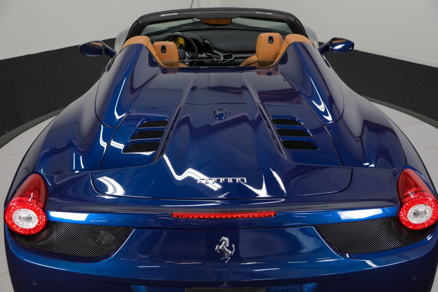 Used 2015 Ferrari 458 Spider RWD image 28