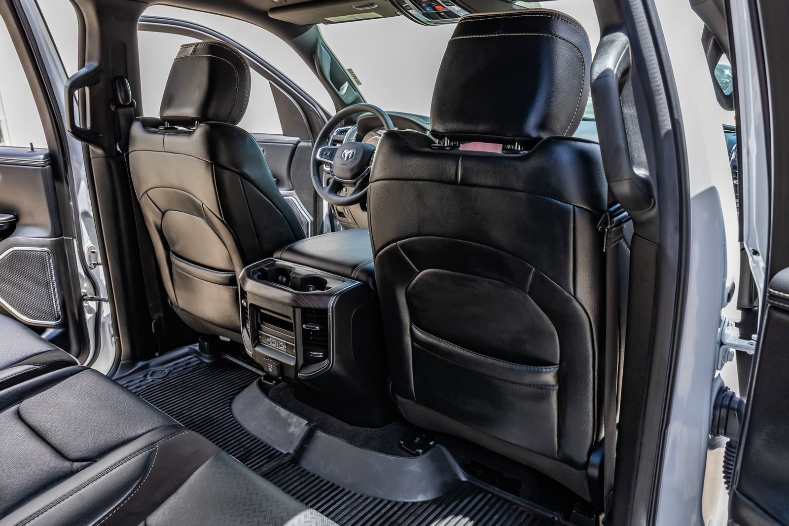 Used 2025 RAM 1500 Laramie w/ Sport Appearance Package AWD/4WD image 33