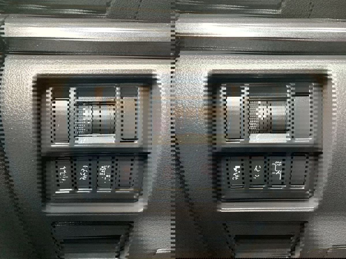 Used 2022 Subaru Crosstrek 2.5i Sport w/ Moonroof Package image 17