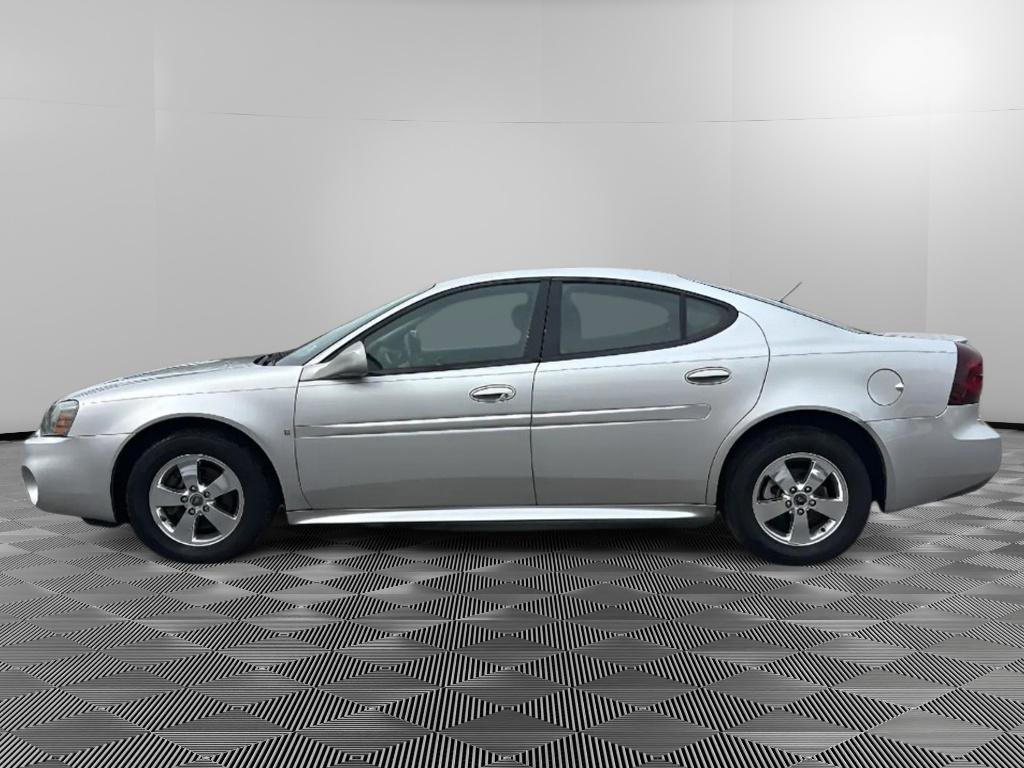 Used 2006 Pontiac Grand Prix w/ Sun And Sound Package image 5
