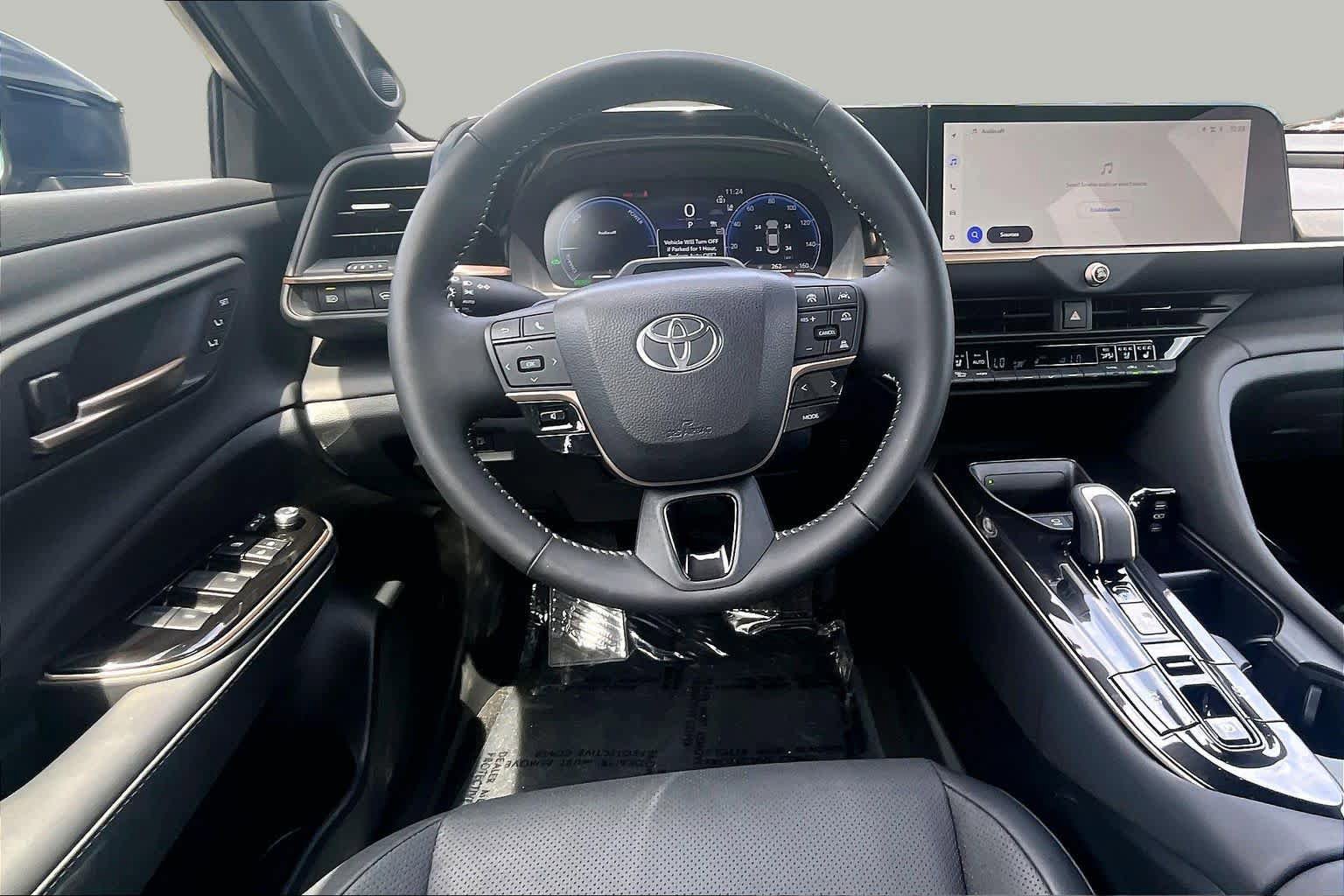 Used 2026 Toyota Crown Platinum AWD/4WD image 6