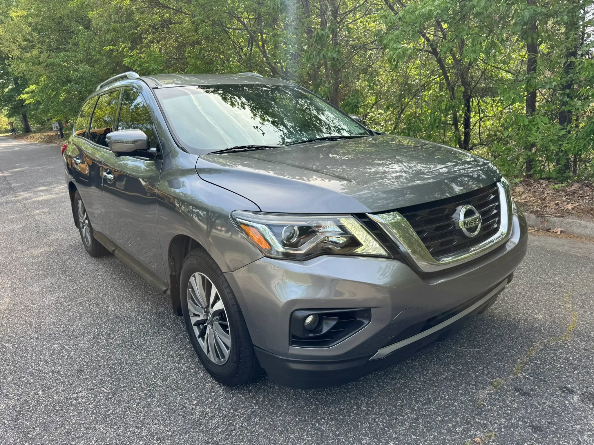 Used 2017 Nissan Pathfinder SL w/ SL Tech Package image 3