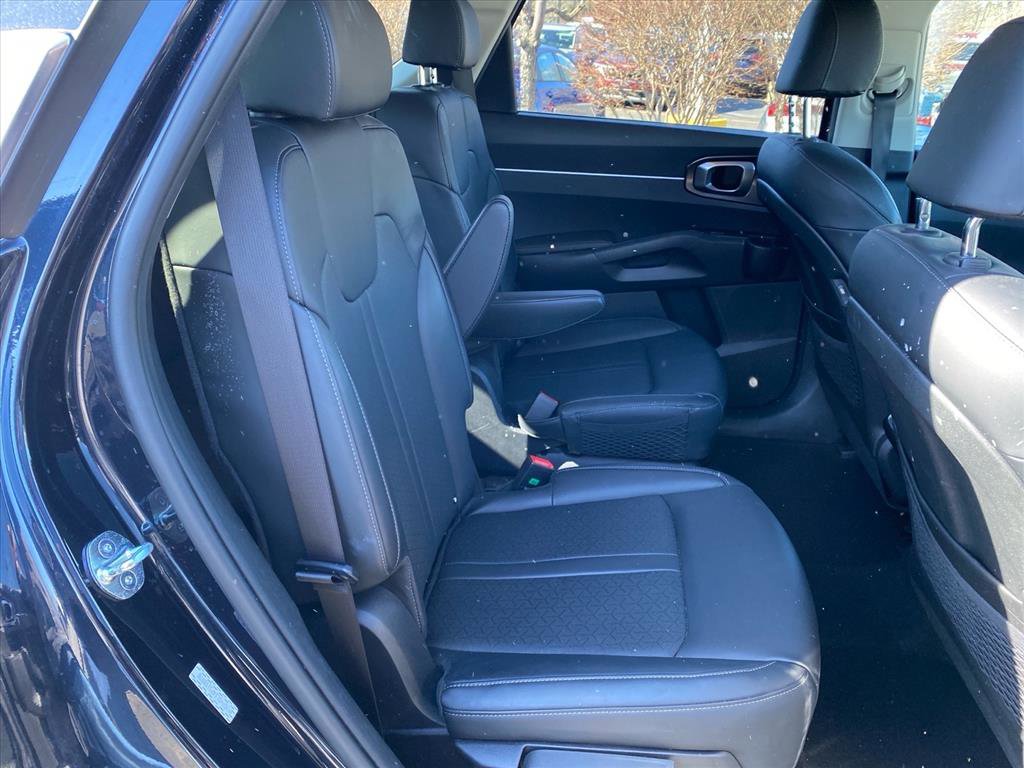 Certified 2023 Kia Sorento EX image 27