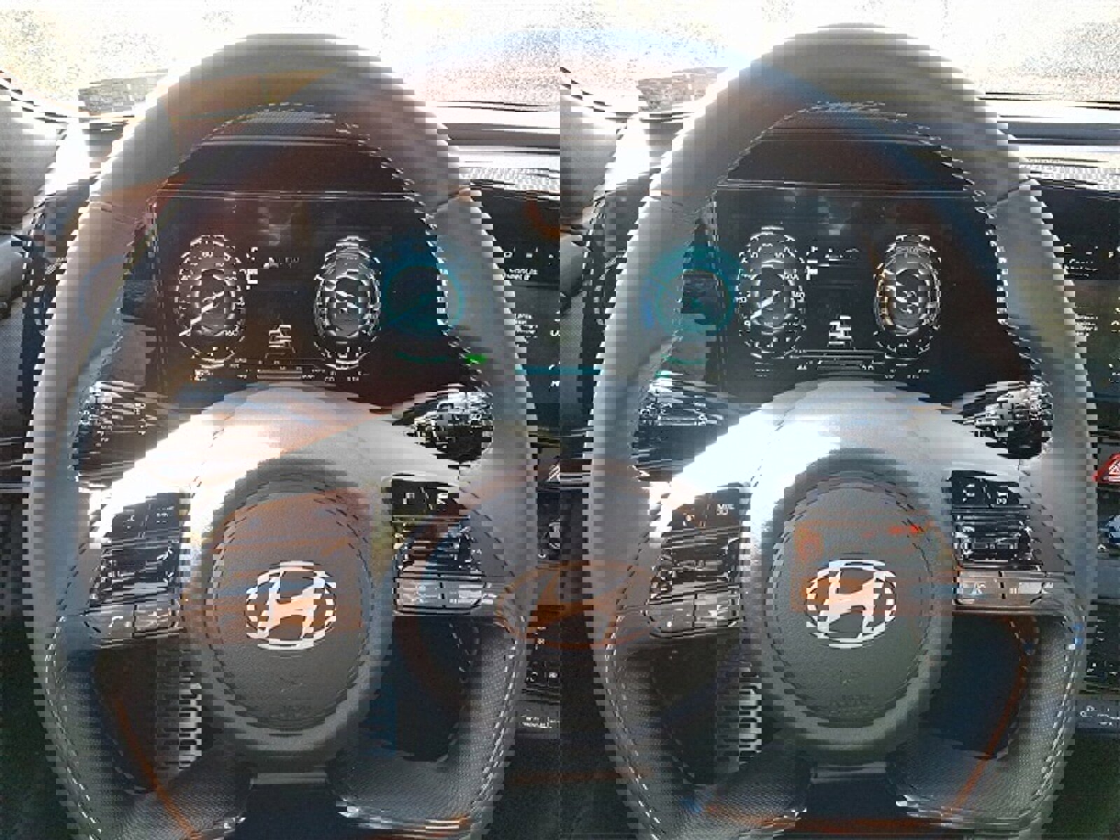 Used 2025 Hyundai Elantra SEL w/ Cargo Package image 17