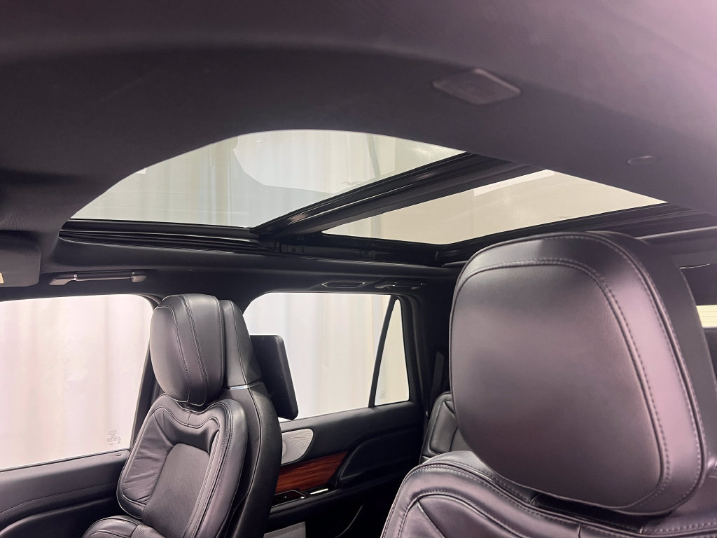 Used 2019 Lincoln Navigator Reserve AWD/4WD image 13
