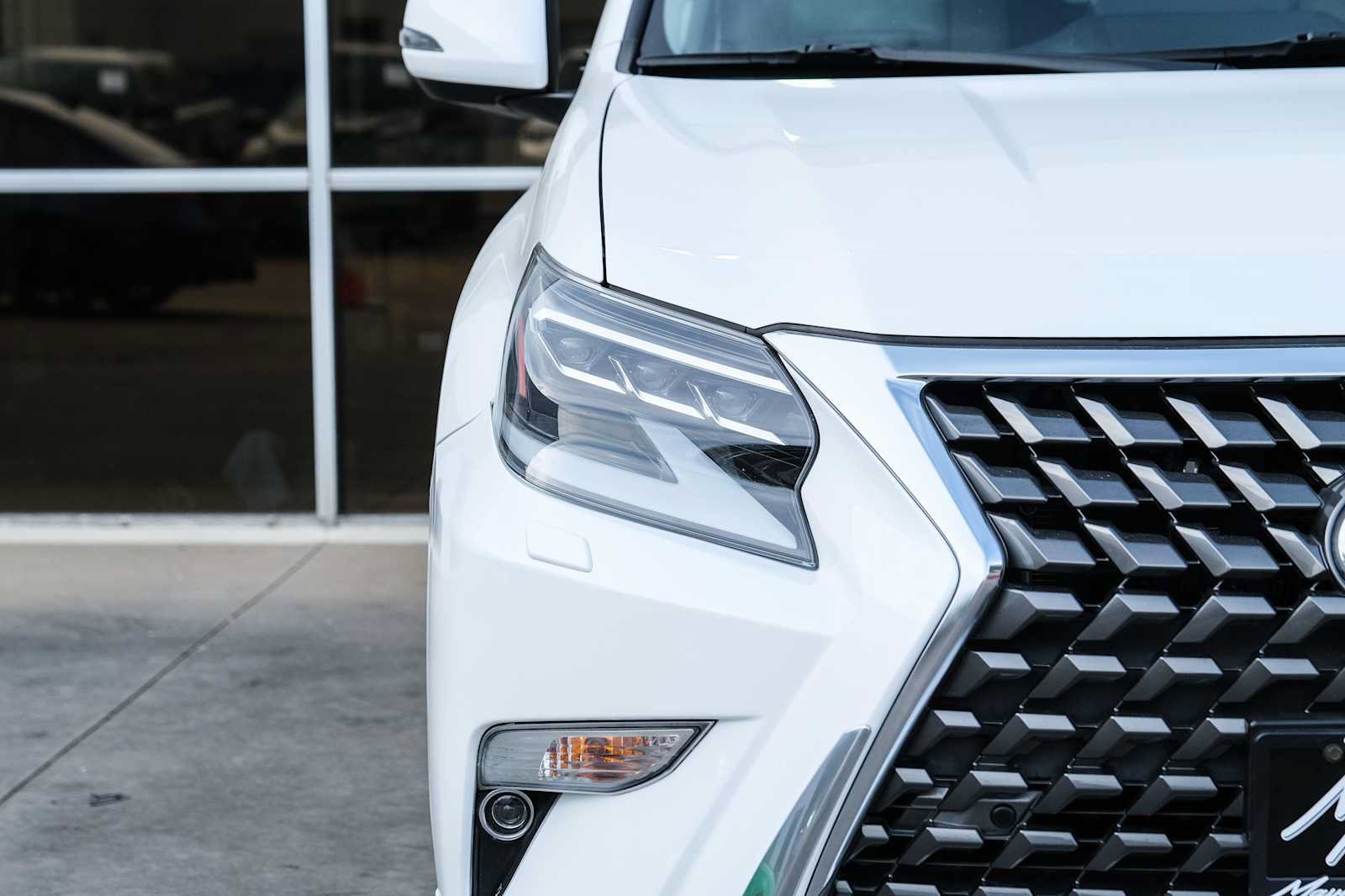Used 2022 Lexus GX 460 Luxury w/ Sport Design Package AWD/4WD image 3